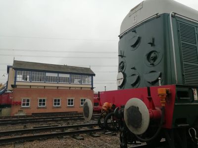 17/11/19 - D8098 sat opposite Swithland signal box in the down loop waiting for the down train to pass - Photo by Michael Brent