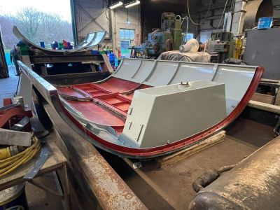 The power unit roof section sides and water tank in gloss and the center of the roof in primer. Photo by Paul Seaman